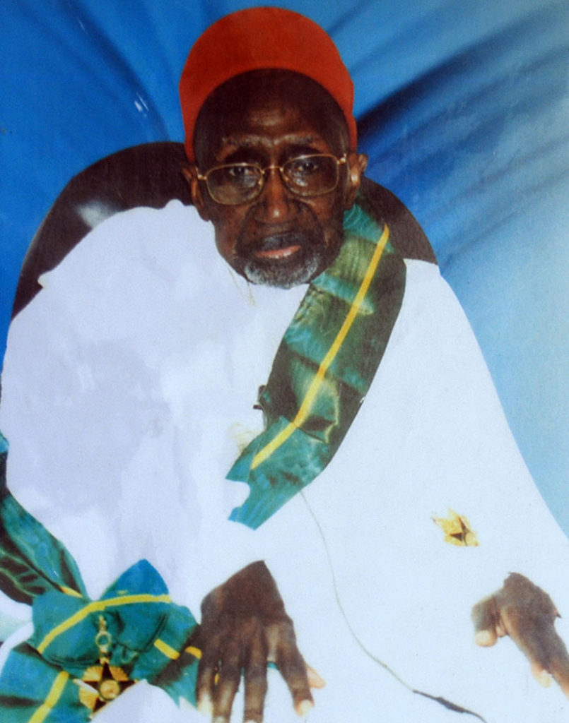 Le 21 octobre 2005 Serigne E.H Madior Cissé est élevé à la dignité de Grand Croix de l'Ordre du Mérite du Sénégal